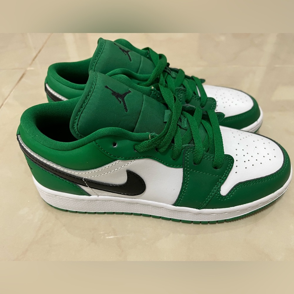 Nike air Jordan 1 Low pine green 4.5y - 6 woman